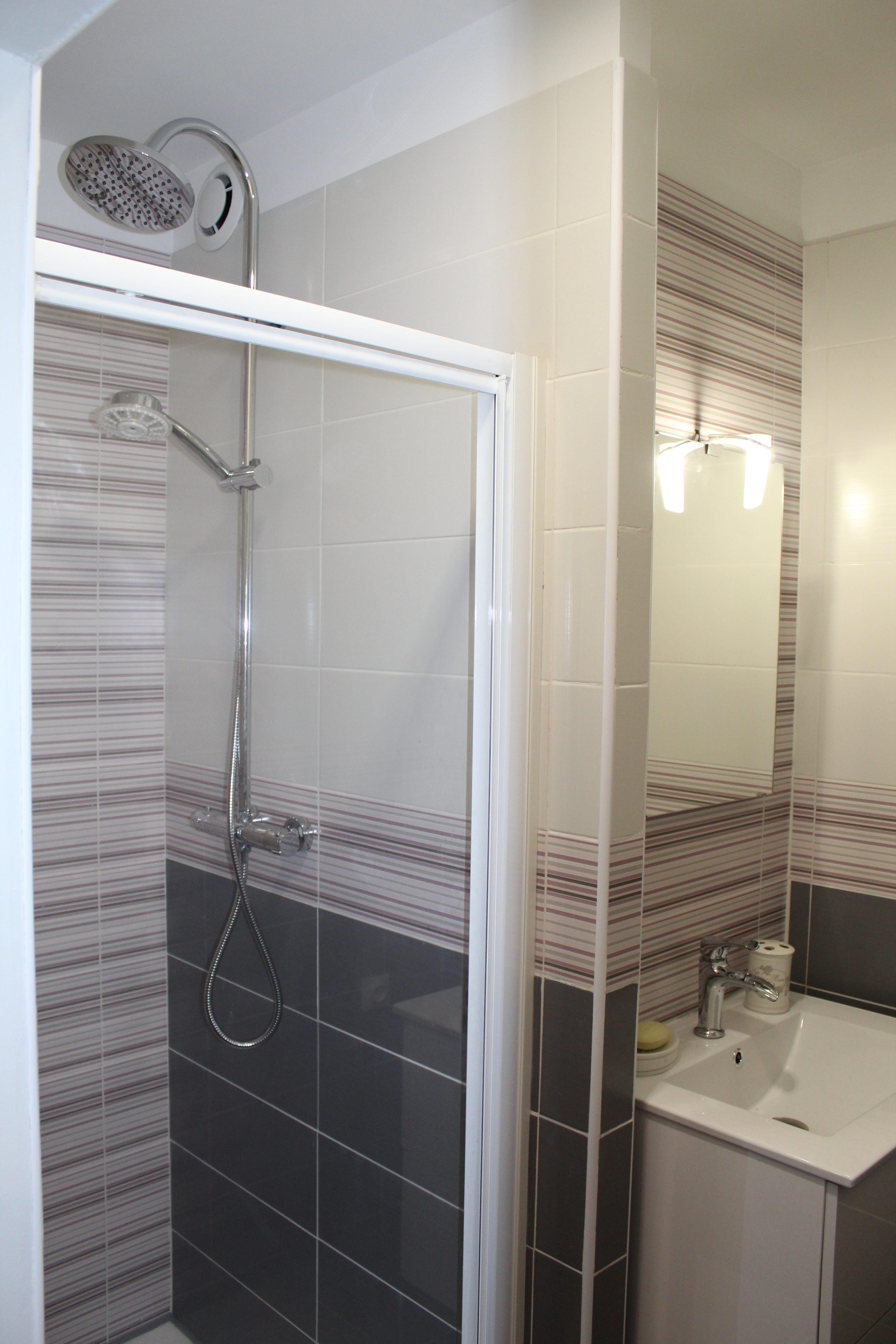 Douche de la chambre Girly - La Ruche Cantalienne 