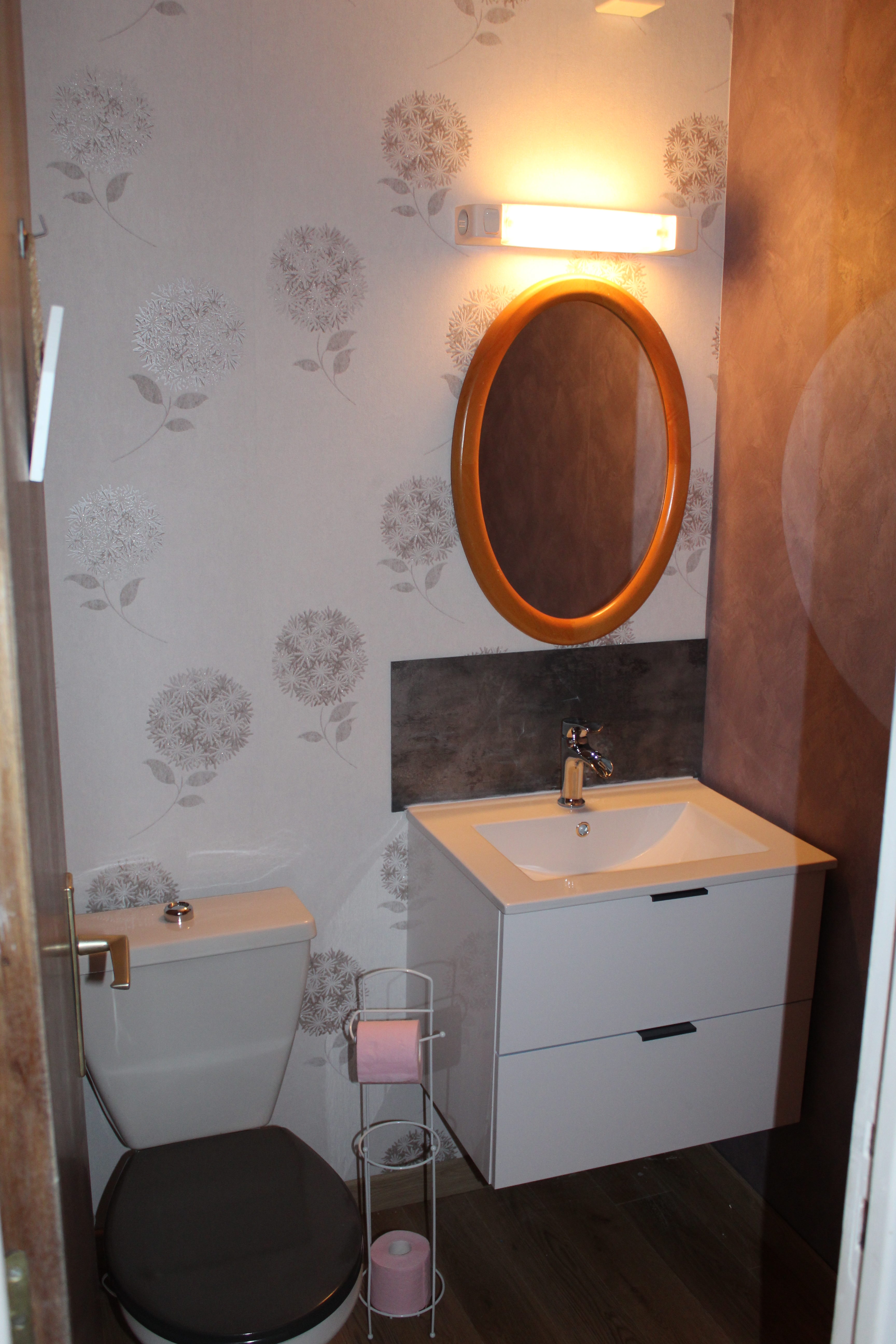 Coin Toilette de la chambre Girly - La Ruche Cantalienne 