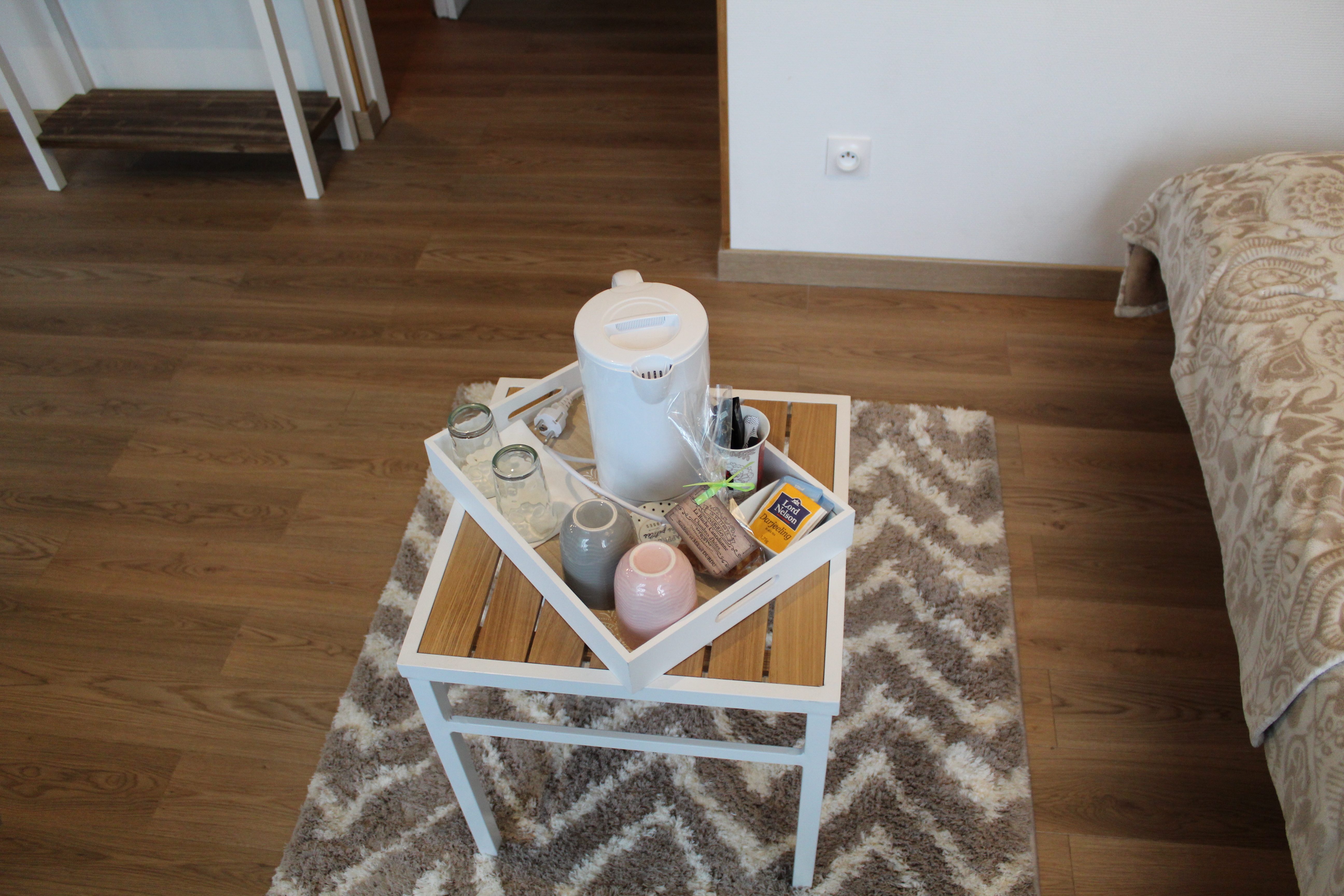 Plateau de courtoisie de la chambre Girly -La Ruche Cantalienne